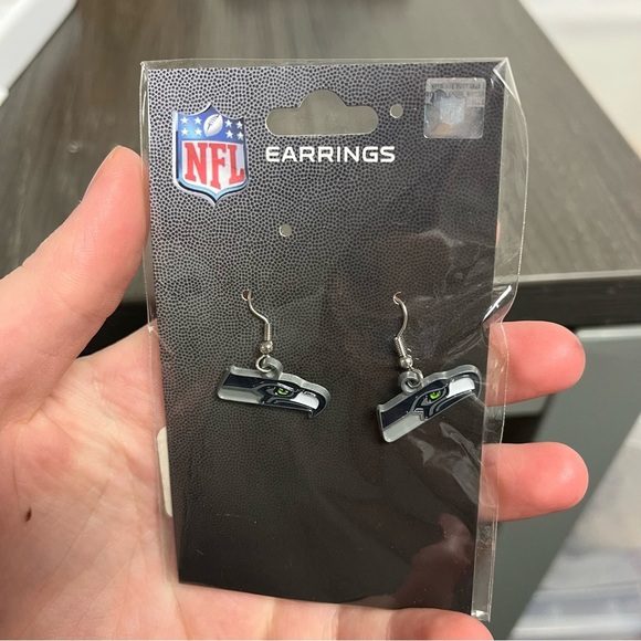 NFL Seattle Seahawks NEW dangle earrings - Picture 1 of 2